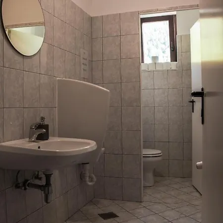 Хостел Gostilna Menina *